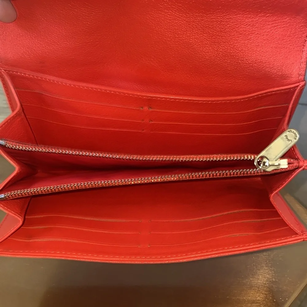 Louis Vuitton Mahina portefeuille Iris leather long wallet